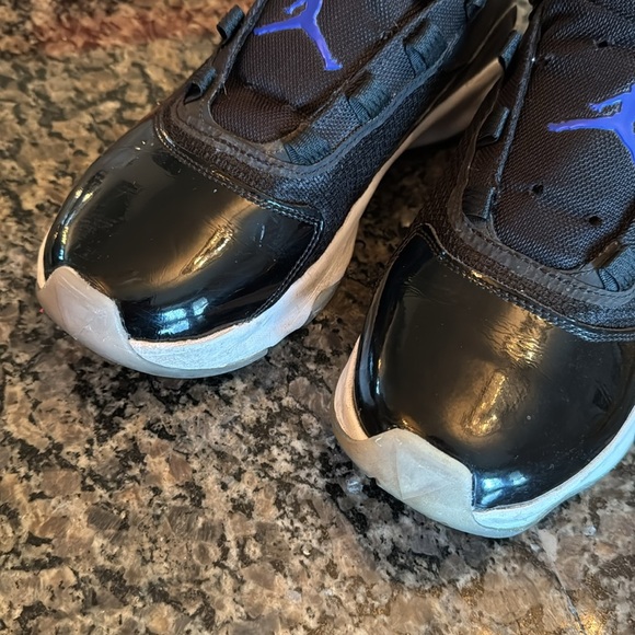 Jordan Kids Black and Blue Athletic Shoes 7Y - Picture 7 of 15